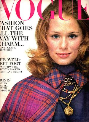 Vintage Vogue magazine covers - wah4mi0ae4yauslife.com - Vintage Vogue August 1968 - Lauren Hutton.jpg